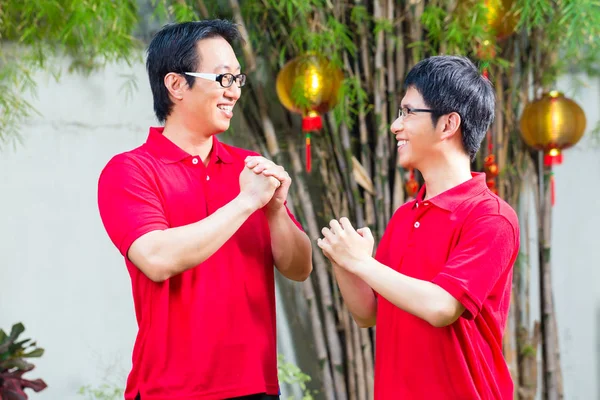 Father and son celebrate Chinese new year — Stock Photo, Image