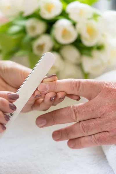 Closeup Hands Qualified Manicurist Filing Nails Woman White Buffer Trendy — Stock Photo, Image