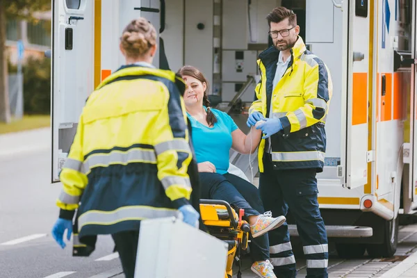 Medic och akuta läkare — Stockfoto