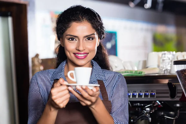 Barista med espresso i indiska café — Stockfoto
