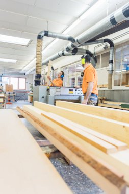 Marangoz veya çalışma marangoz atölyesinde günlüğe kaydeder