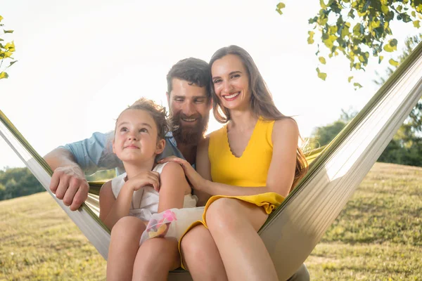 Happy Beautiful Woman Her Handsome Husband Posing Together Cute Daughter — Stock Photo, Image