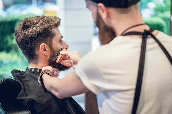 Close Hands Skilled Barber Using Handless Brush Boar Bristles While — Stock Photo, Image