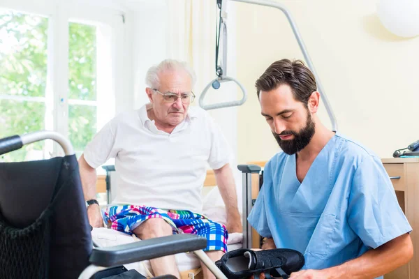 Elderly Care Nurse Helping Senior Bed Wheel Chair Hospital Nursing — Stock Photo, Image