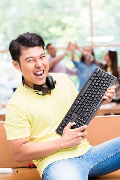 Portrait Young Chinese Employee Happy His Successful Work Computer His — Stock Photo, Image