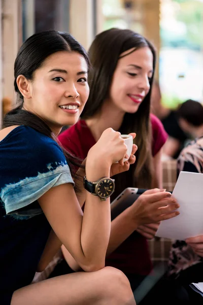 Young Woman Showing Paperwork Her Friends While Sitting Together Coffee — Stock Photo, Image