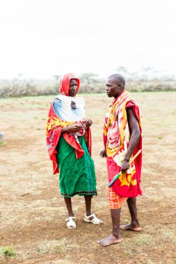 Birlikte yürürken iki Massai kabile adam