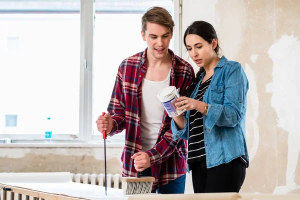 Portrait Happy Young Couple Wearing Casual Clothes While Holding Tools — Stock Photo, Image