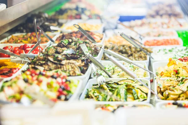 Schaufenster Mit Meze Häppchen Feinkostladen — Stockfoto