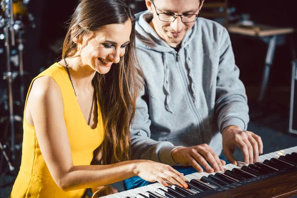 Piano teacher giving music lessons to his student — Stock Photo, Image
