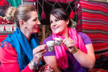 Espresso kahve içme kafe kadınlarda