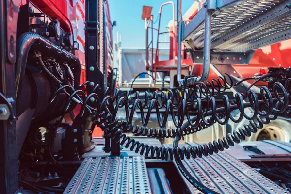 Aangesloten op de vrachtwagen trailer — Stockfoto