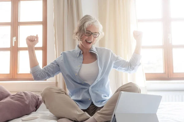 Senior business woman being excited about a success — Stock Photo, Image