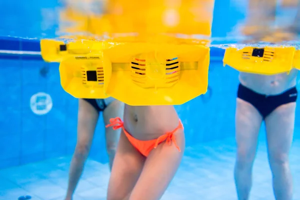 Gruppo di allenamento di fisioterapia in acqua — Foto Stock