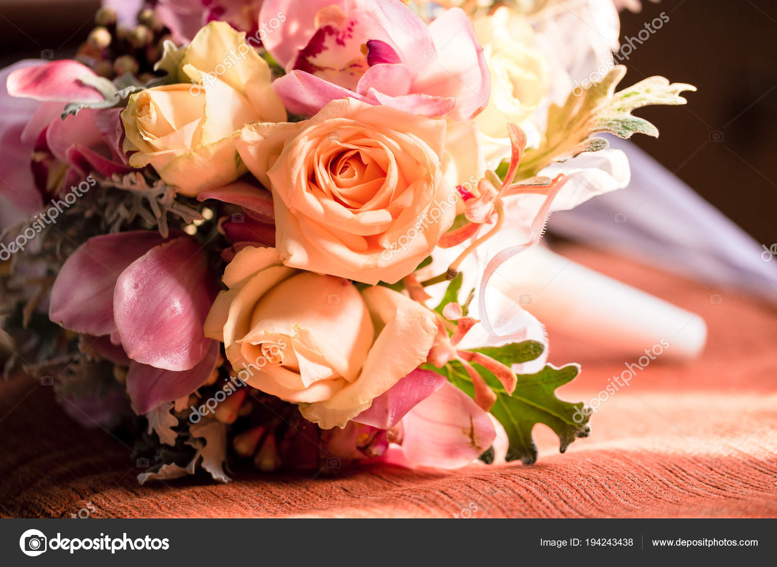 Bouquet De Fleurs à Léglise De Mariage Photographie