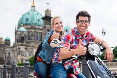 Scooter tur Berlin Katedrali