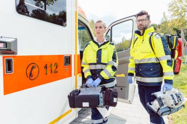 Doktor hemşire ve ambulans, acil doktor