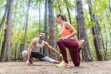 Isınma ve germe egzersiz daha önce kadın ve erkek