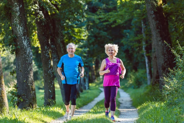 Vista Frontal Completa Dos Personas Mayores Activas Con Estilo Vida — Foto de Stock