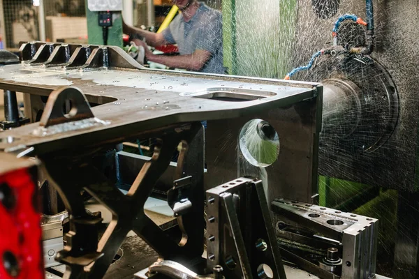 Mesin penggilingan CNC di pabrik logam — Stok Foto
