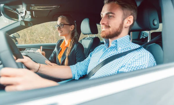 Driving instructor with student in car teaching how to drive — 스톡 사진