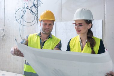 İnşaat işçisi ve mimar okuma planı