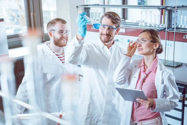 Scientists doing science — Stock Photo, Image
