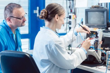 Takım bir ürün prototip test elektronik mühendisleri