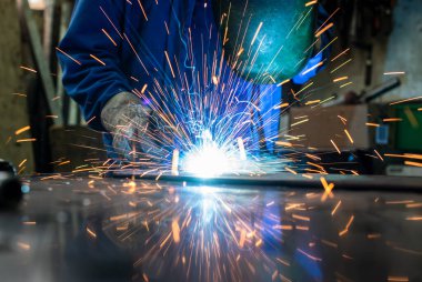 Kaynakçı Kaynak metal onun atölye