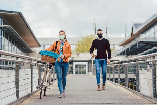 Students on university campus wearing masks during coronavirus crisis