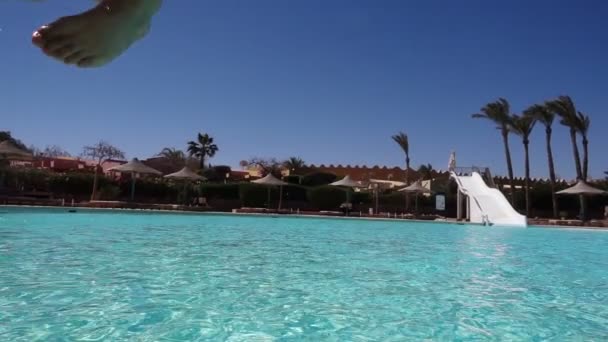 Boy jumping in swimming pool with splash, slow motion — Stock Video