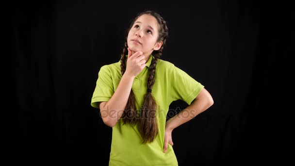 Emotionele meisje in groene kleren, stop motion animatie — Stockvideo