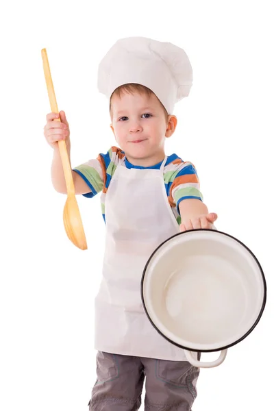 Pequeno cozinheiro mostrando panela branca vazia — Fotografia de Stock