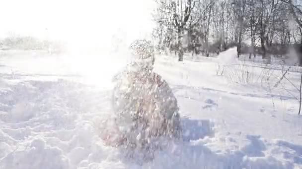 Happyboy throws up the snow at winter park — ストック動画