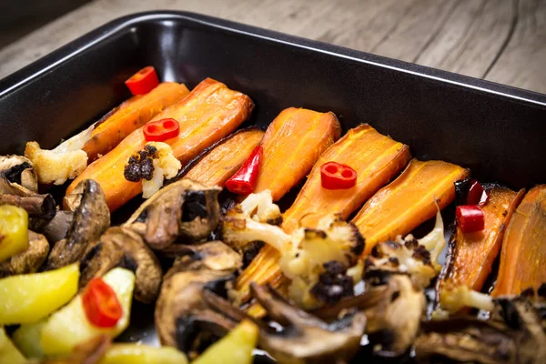 Chopped stewed vegetables on tray, food background, closeup — Stock Photo, Image