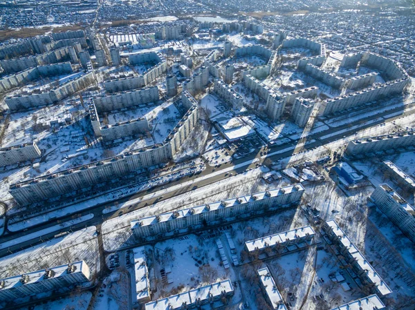 Winter luchtfoto uitzicht op woonwijk in Kharkiv, Oekraïne — Stockfoto