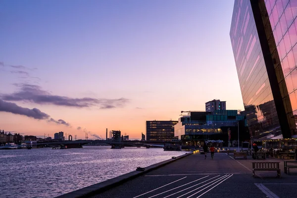 Kopenhag seti üzerinde modern binalar, akşam manzarası — Stok fotoğraf
