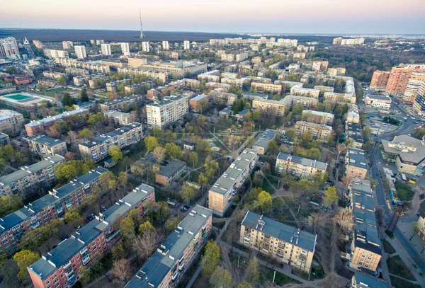 Vue aérienne vers la zone résidentielle Pavlovo Pole à Kharkiv, Ukraine — Photo