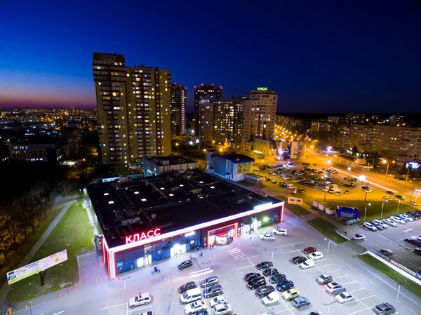 Vue aérienne du soir sur le quartier résidentiel de Kharkiv — Photo