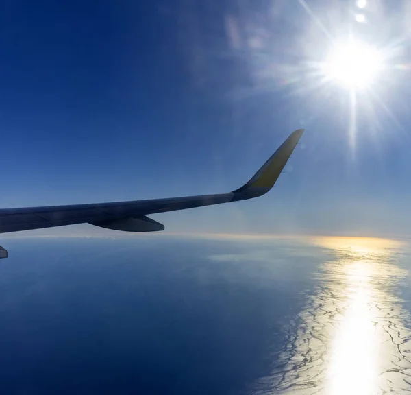 Avião e oceano — Fotografia de Stock