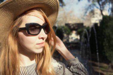 Palma de Mallorca 'yı gezen kadın.