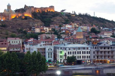 Tbilisi, Gürcistan - 12 Ağustos 2017: Gürcistan'ın başkenti Tbilisi şehir merkezinde, Tbilisi Görünümü açıktır