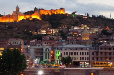 Tbilisi, Gürcistan - 12 Ağustos 2017: Gürcistan'ın başkenti Tbilisi şehir merkezinde, Tbilisi Görünümü açıktır