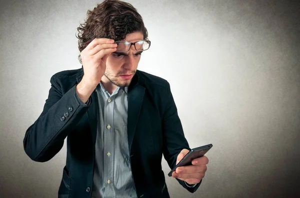 Homme en colère au téléphone — Photo