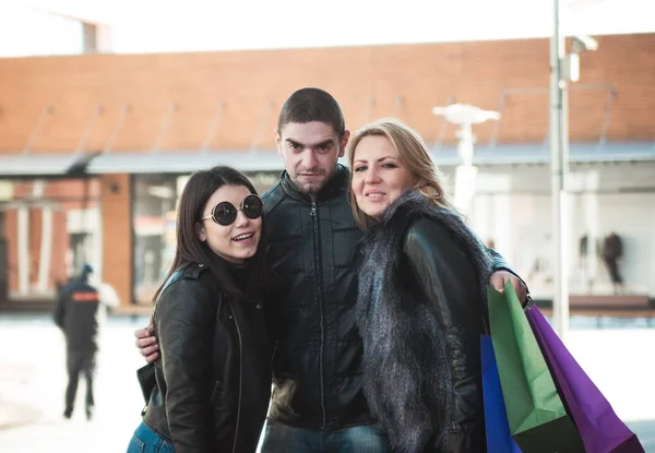 Happy friends making shopping — Stock Photo, Image