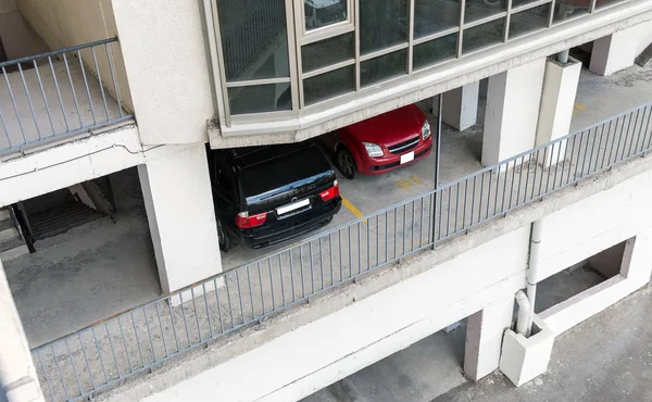 지 하 주차장 건물 — 스톡 사진