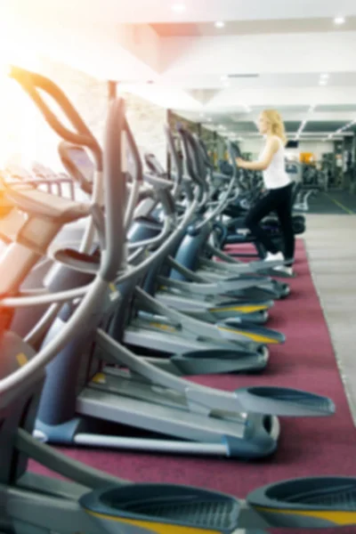 Fondo borroso y desenfocado de la imagen del gimnasio — Foto de Stock