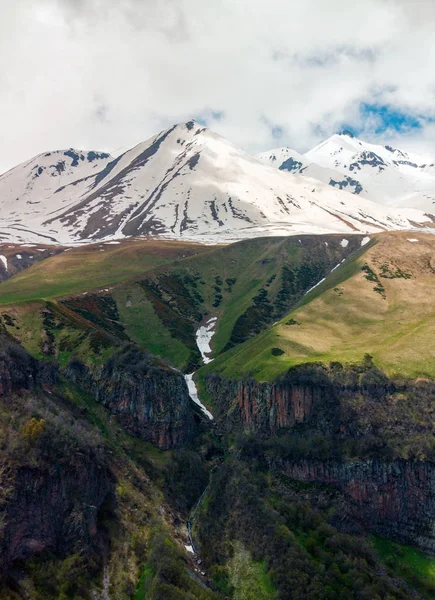 Gürcistan'daki güzel dağlar — Stok fotoğraf