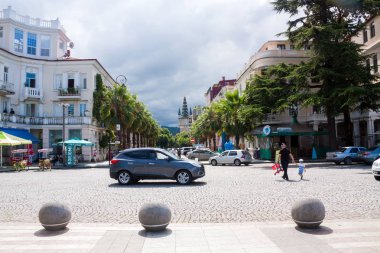 Batum, Gürcistan - 1 Eylül 2017: İnsanlar Batum merkezindeki. Batum Karadeniz üzerinde çok popüler bir yer