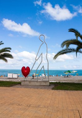 Batum, Gürcistan - 1 Eylül 2017: aşk Batum Bulvarı'nda simgeleyen heykel. Batum Karadeniz üzerinde çok popüler bir yer